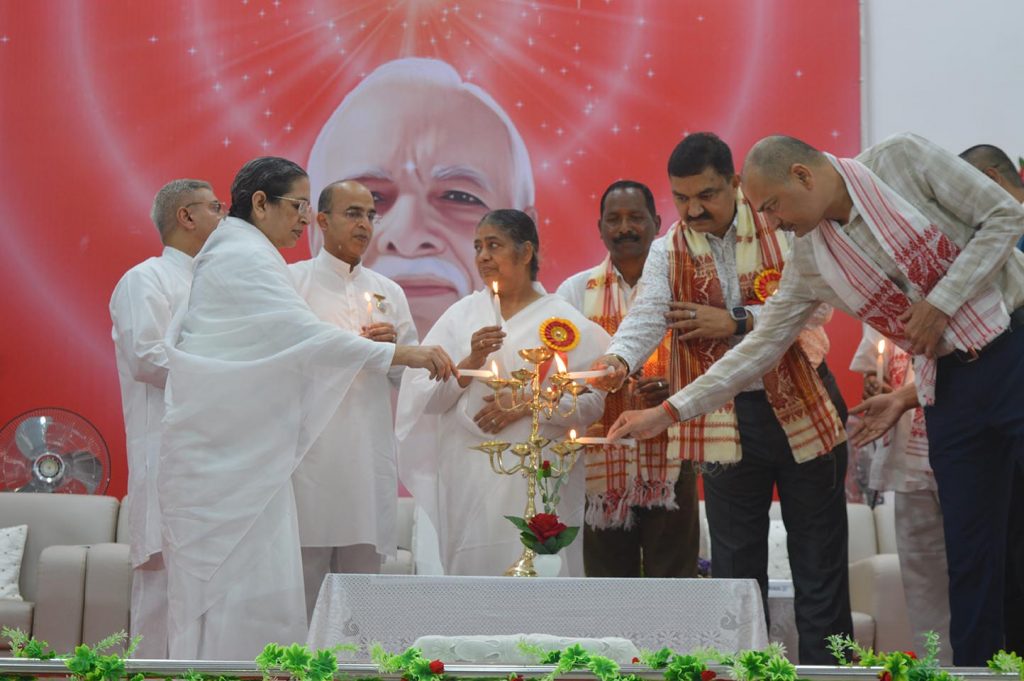 समाजसेवा में उत्कृष्ट योगदान देने वाले समाज के गणमान्य व्यक्तिओं को किया सम्मानित